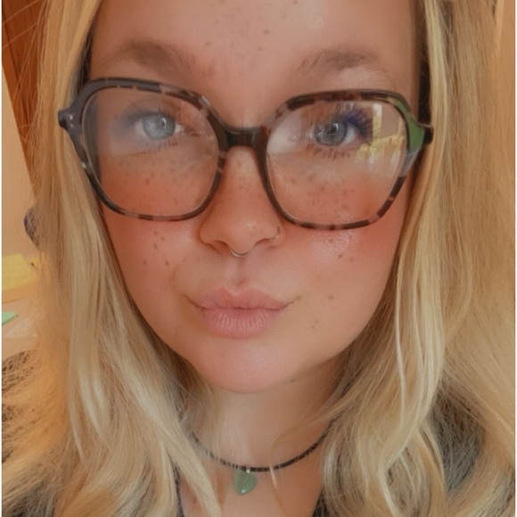 Meet your Posher, Alex! - Picture 1 of 2